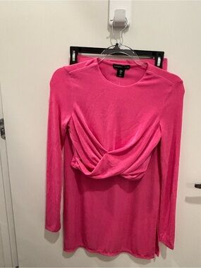 Sincerely Jules Hot Pink Long Sleeve Twist Front Top. **** NEVER WORN*****